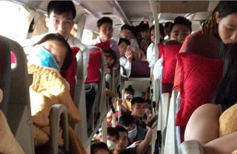 Xe khách 46 chỗ nhồi nhét 80 người trên đường ra Hà Nội