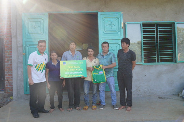  PVFCCo và Nhà phân phối trao tặng Nhà Đại Đoàn Kết tại tỉnh Đăk Lăk 