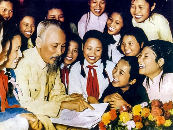 Tư tưởng Hồ Chí Minh về xây dựng văn hóa và con người