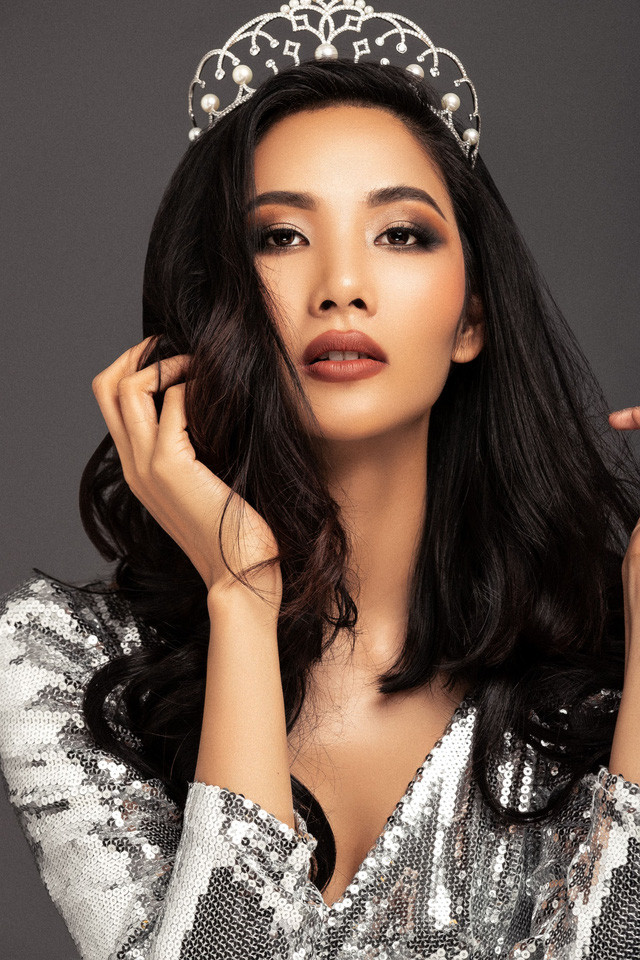 Á hậu Hoàng Thùy đại diện Việt Nam thi Hoa hậu Hoàn vũ 2019
