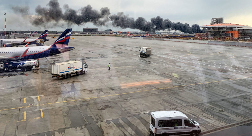 Máy bay chở khách Nga bốc cháy gần Moscow, hàng chục người thương vong