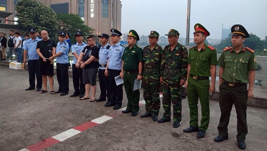Bắt 2 đối tượng truy nã người Trung Quốc trốn sang Việt Nam 