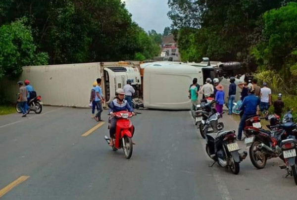 Tai nạn liên hoàn trên đường tránh Nam Hải Vân, giao thông ách tắc