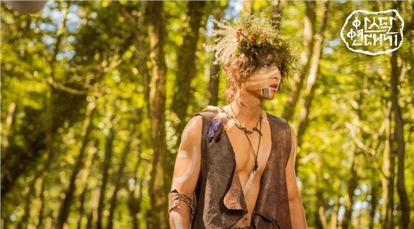 Bất ngờ với tạo hình người rừng hoang dã của Song Joong Ki trong phim mới