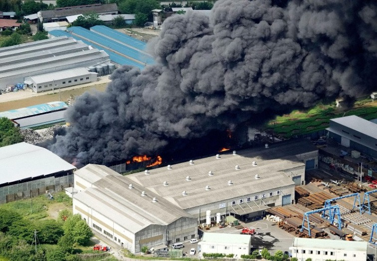 Cháy kinh hoàng tại nhà máy xử lý rác thải kim loại Nhật Bản