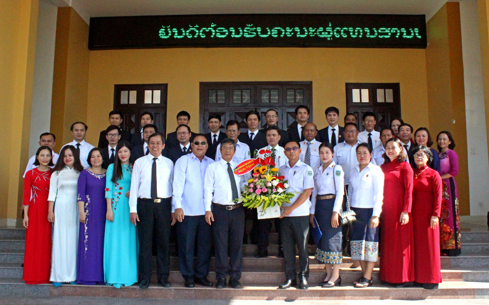 Hội đàm trao đổi kinh nghiệm giữa TAND tỉnh Quảng Trị và TAND tỉnh Savannakhet 