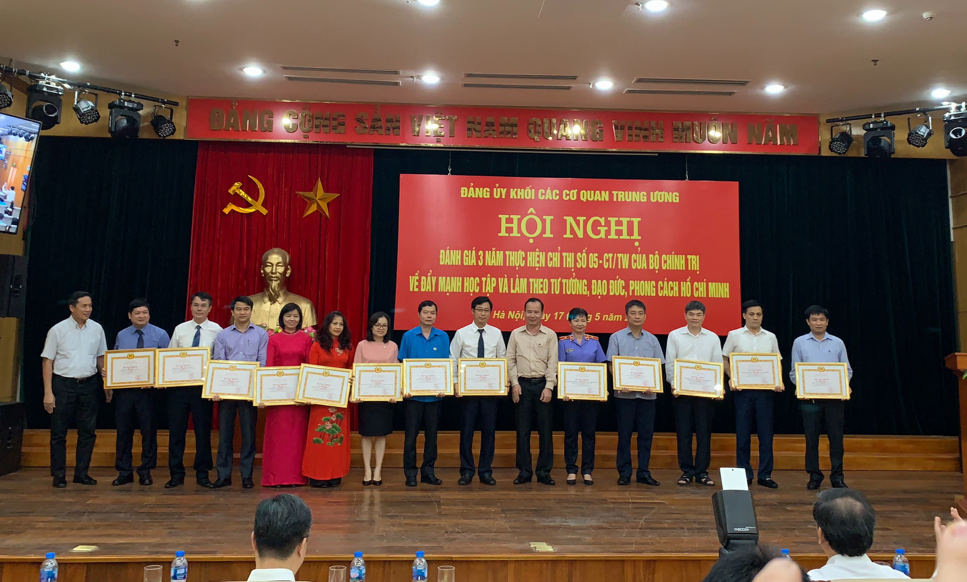 Các chi bộ thuộc Đảng bộ TANDTC tích cực học tập và làm theo tư tưởng, đạo đức Hồ Chí Minh