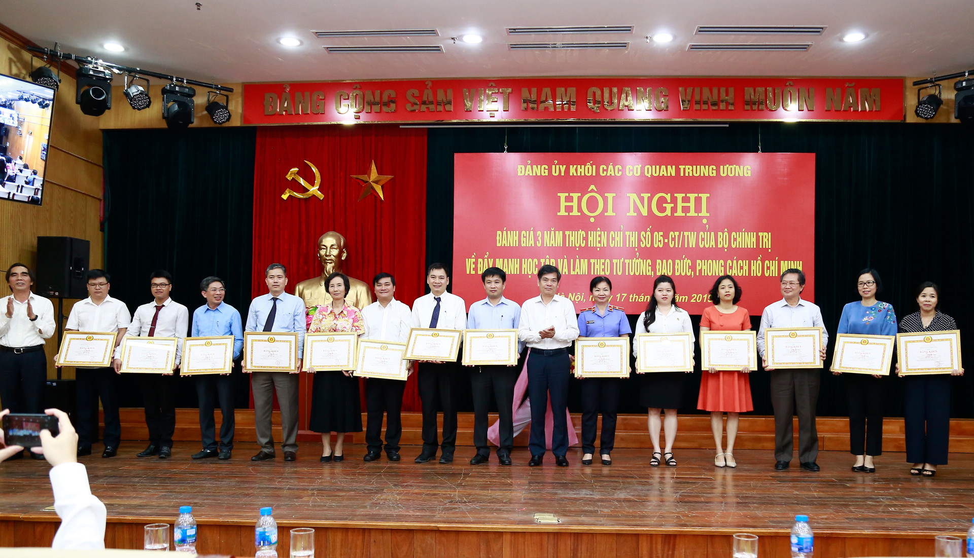 Các chi bộ thuộc Đảng bộ TANDTC tích cực học tập và làm theo tư tưởng, đạo đức Hồ Chí Minh