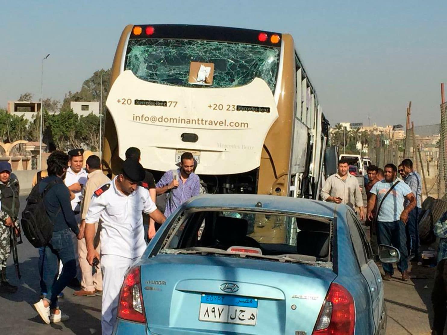 Xe bus trúng bom gần Kim tự tháp Ai Cập: Tin mới nhất