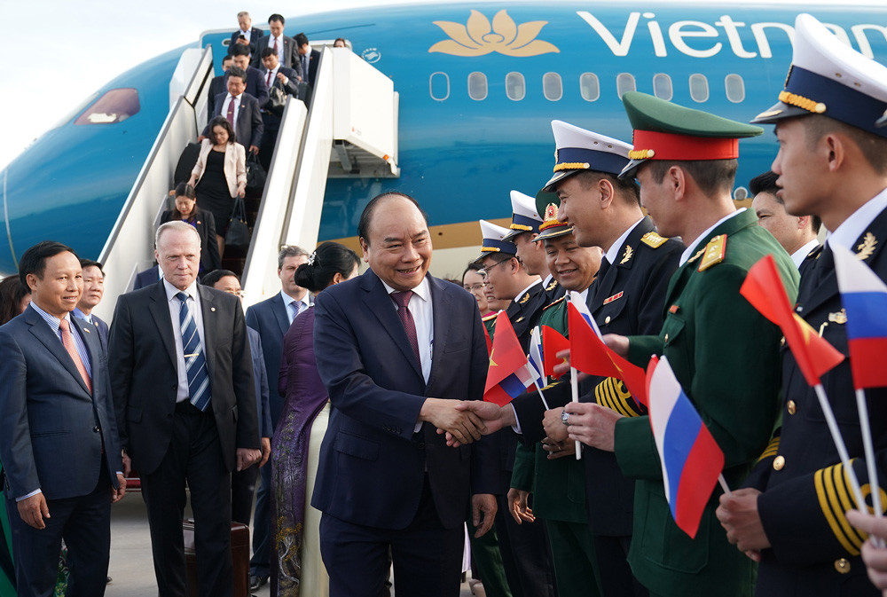 Thủ tướng đến Saint Petersburg, bắt đầu thăm chính thức LB Nga