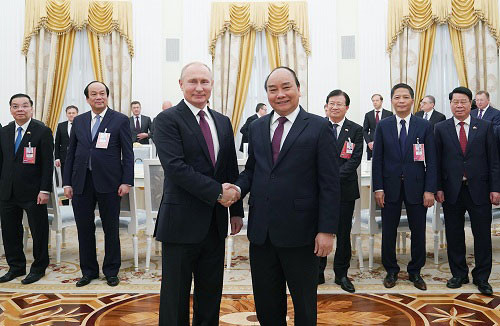 Thủ tướng Nguyễn Xuân Phúc hội kiến các nhà lãnh đạo Liên bang Nga 