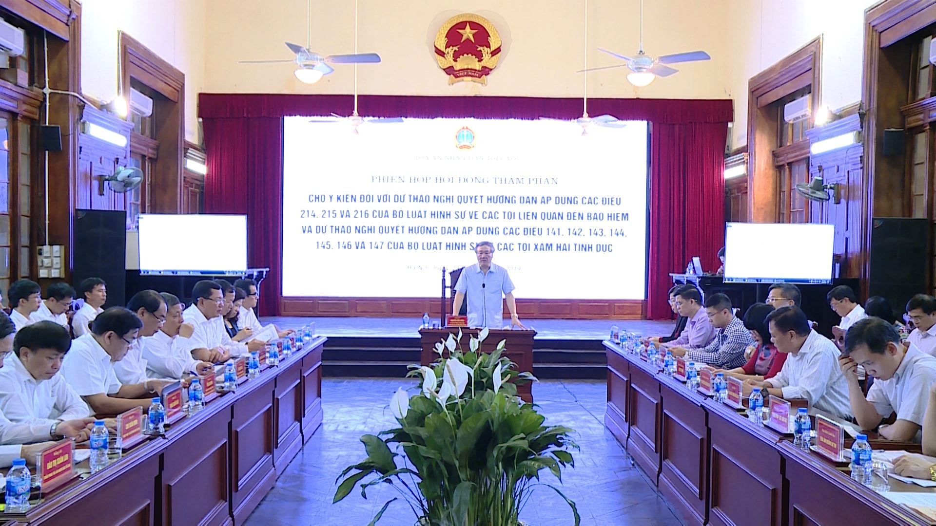 Thảo luận, cho ý kiến đối với dự thảo Nghị quyết của Hội đồng Thẩm phán TANDTC