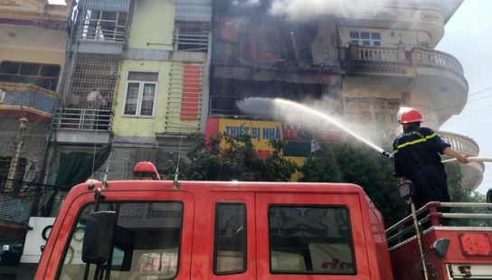 Thanh Hóa: Cháy cửa hàng bán gas, cả phố náo loạn