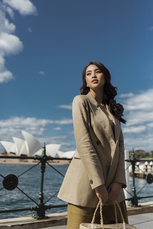 Hoa hậu Mỹ Linh và hoa hậu Tiểu Vy “mười phân vẹn mười” ở Sydney