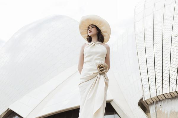 Hoa hậu Mỹ Linh và hoa hậu Tiểu Vy “mười phân vẹn mười” ở Sydney