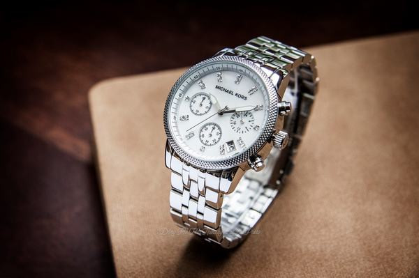 Nên mua đồng hồ Michael Kors xách tay hay chính hãng? 