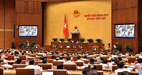 Quốc hội thảo luận Luật Đầu tư công và Luật Xuất cảnh, nhập cảnh của công dân Việt Nam