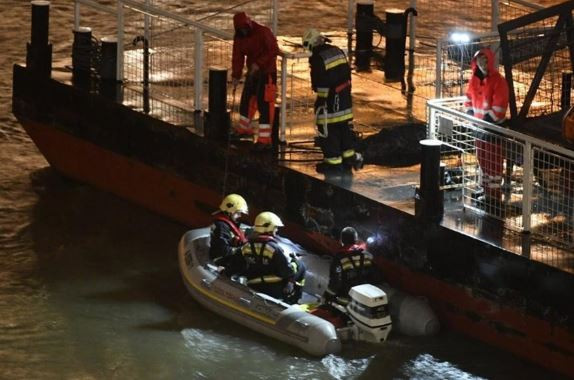 Chìm thuyền du lịch làm 7 người Hàn Quốc tử vong