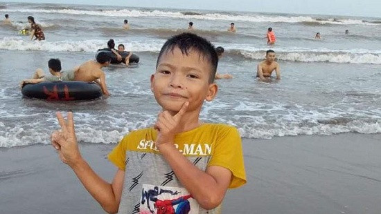 Bé trai 9 tuổi tử vong dưới sông sau nhiều ngày mất tích