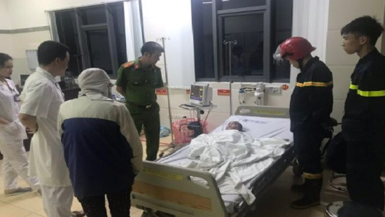 Kịp thời giải cứu bé trai 3 tuổi bị ngất trong đám cháy ở Bắc Ninh
