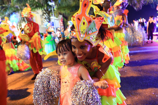 Khám phá những màn trình diễn nghệ thuật rực rỡ sắc màu tại Carnival đường phố DIFF 2019