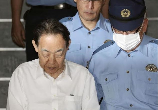 Cựu quan chức Nhật Bản đâm chết con trai 44 tuổi