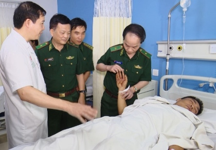 Hai chiến sĩ biên phòng Thanh Hóa bị bắn trọng thương đã qua cơn nguy kịch