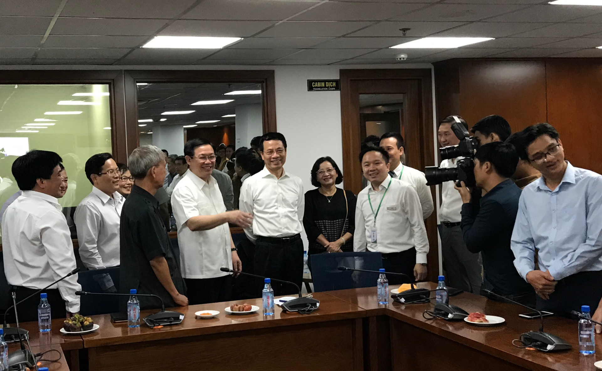 Phó Thủ tướng Vương Đình Huệ gặp mặt các cơ quan báo chí phía Nam