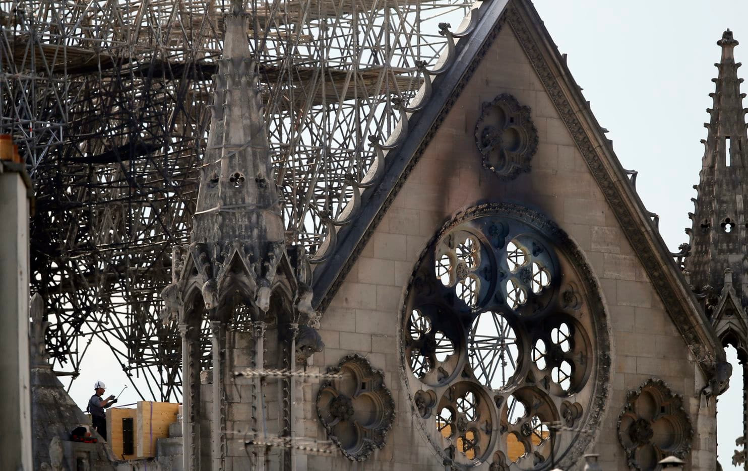 Chuyển động thế giới 15/6: Mái vòm nhà thờ Đức Bà Paris vẫn có nguy cơ sụp đổ