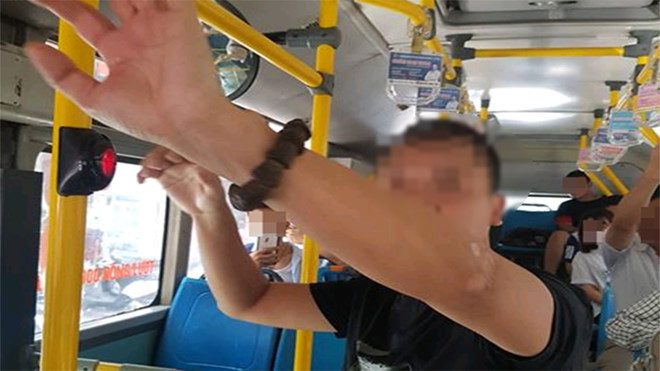 Xác minh hành vi bệnh hoạn của người đàn ông trên xe buýt