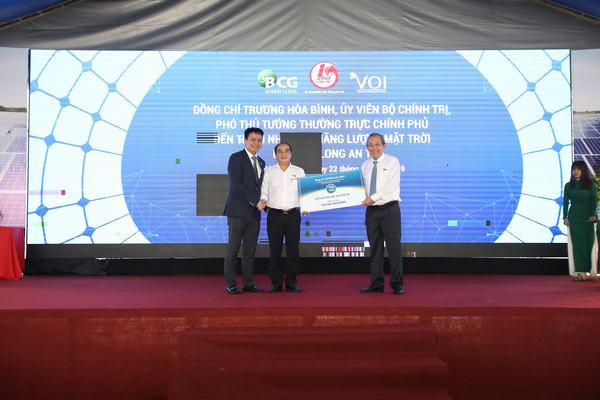Quỹ Đầu tư Vietnam-Oman (VOI) khánh thành nhà máy điện mặt trời trên 1.000 tỉ đồng ở Long An