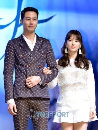 Song Hye Kyo và Song Joong Ki chính thức đường ai nấy đi: Yêu vội, cưới nhanh, chia tay gấp?