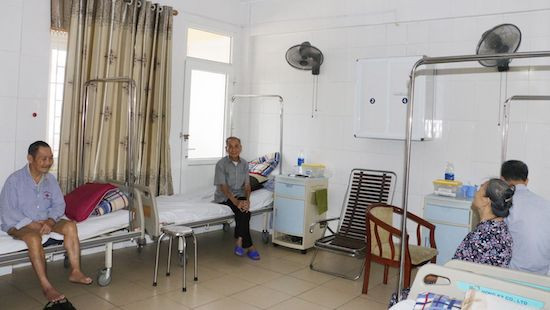 Các bệnh viện Hà Nội tăng cường chống nóng cho người bệnh
