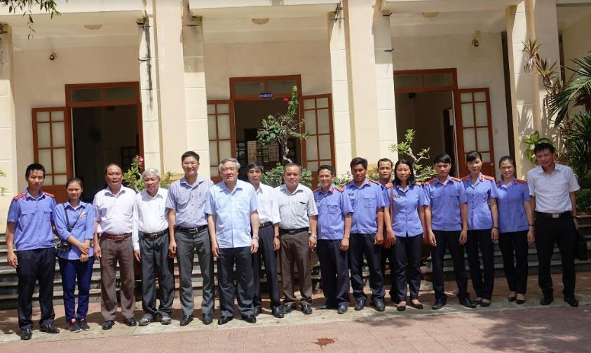 Chánh án TANDTC Nguyễn Hòa Bình làm việc tại huyện đảo Lý Sơn
