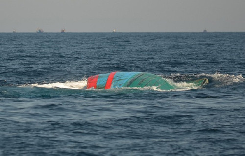 Nghệ An: Tàu cá chìm trên biển, 9 thuyền viên mất tích