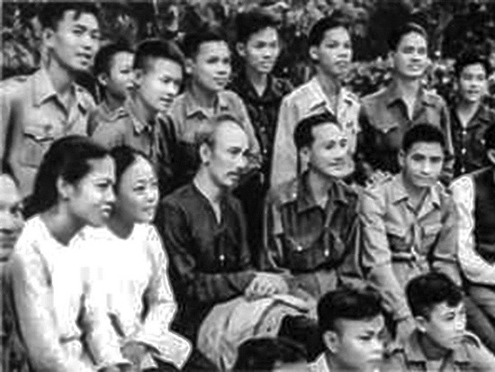 Tư tưởng Hồ Chí Minh về phát huy dân chủ, chăm lo đời sống nhân dân