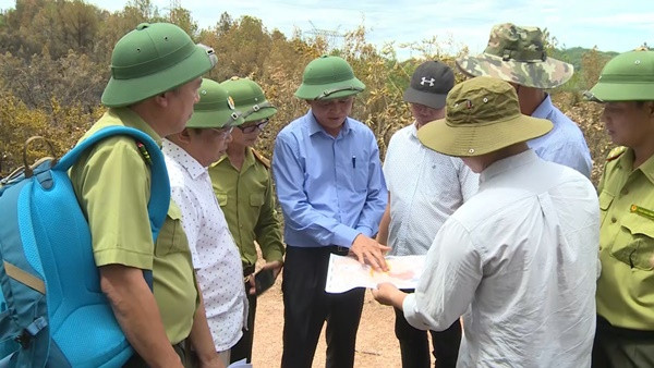 Thứ trưởng Bộ NN&PTNT thực địa kiểm tra cháy rừng tại Thừa Thiên Huế