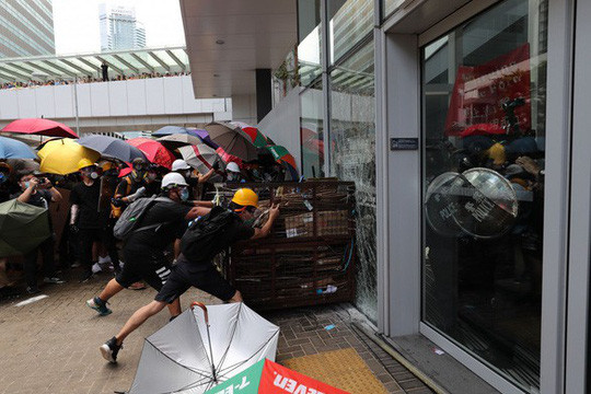 Chuyển động thế giới 2/7: Hong Kong lên án người biểu tình hành động quá khích