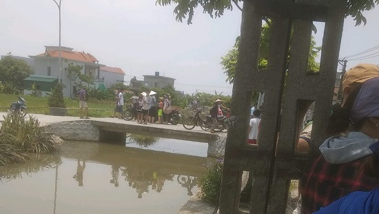 Nam Định: 2 cháu bé đi xe đạp ngã xuống sông tử vong