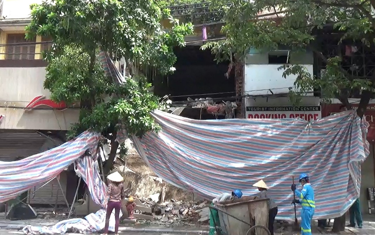 Sập nhà trên phố Hàng Bông: Ngôi nhà quá cũ nhưng vẫn sử dụng