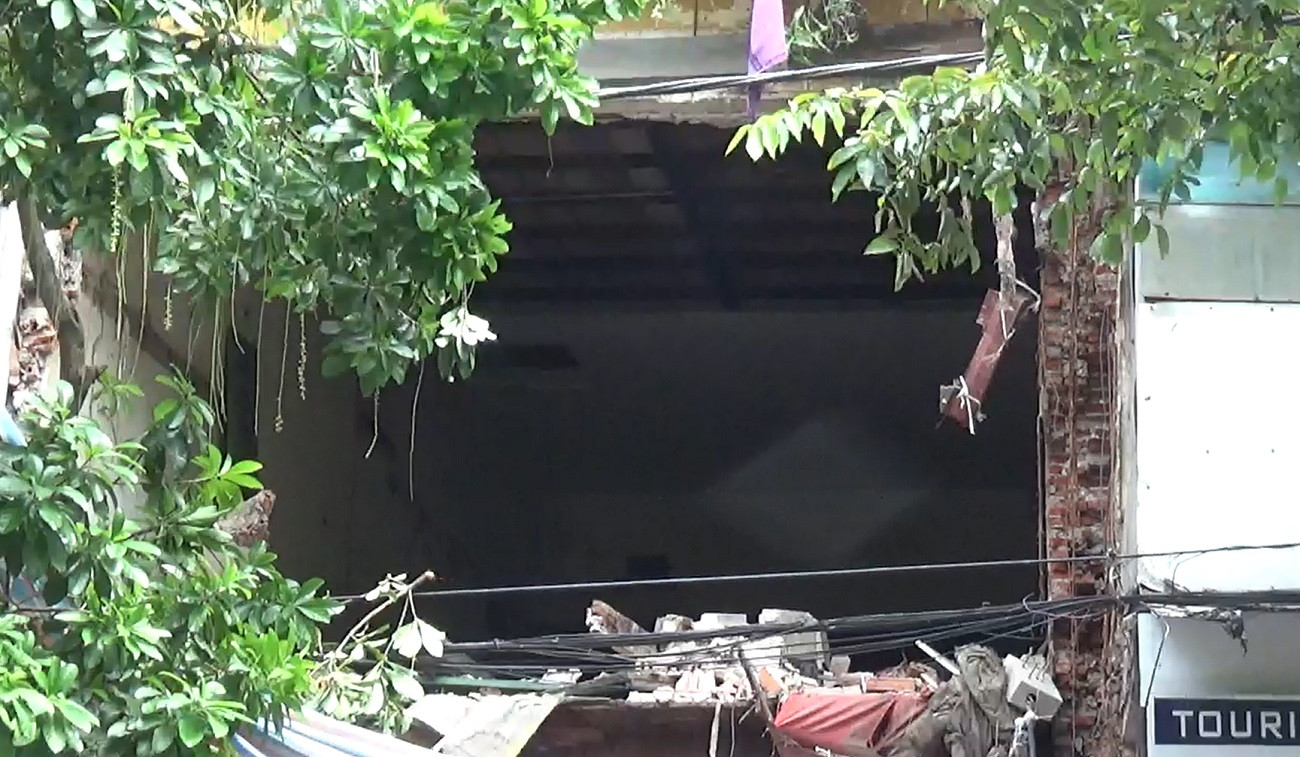 Sập nhà trên phố Hàng Bông: Ngôi nhà quá cũ nhưng vẫn sử dụng