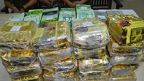 Bắt 4 đối tượng, thu giữ 20 bánh heroin và 40 kg ma túy đá