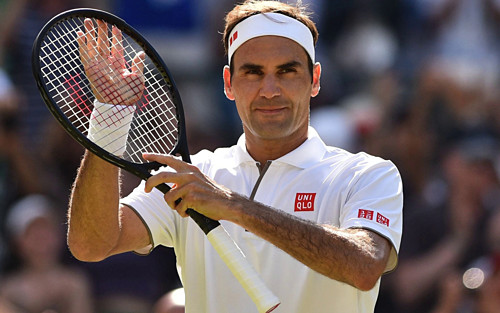 Federer chỉ gặp chút khó khăn ở set hai, trước khi hạ gục tay vợt trẻ nước chủ nhà. Ảnh: AFP.