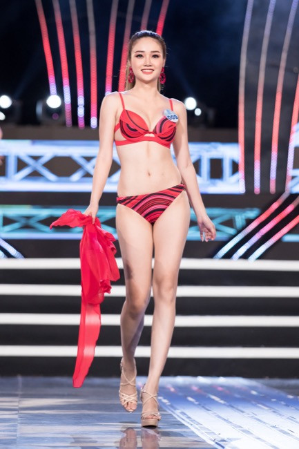 Choáng ngợp với phần thi Bikini của thí sinh Chung khảo phía Bắc Miss World Việt Nam