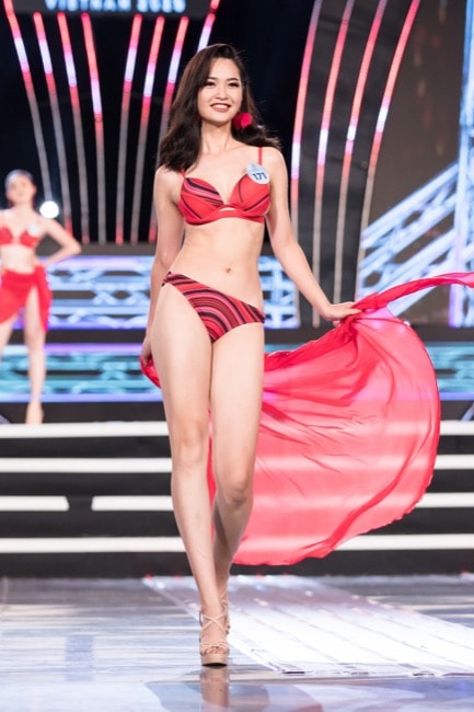 Choáng ngợp với phần thi Bikini của thí sinh Chung khảo phía Bắc Miss World Việt Nam