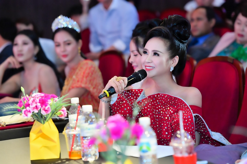 Nữ hoàng Thanh Hương tỏa sáng đêm chung kết Queen of Beauty World 