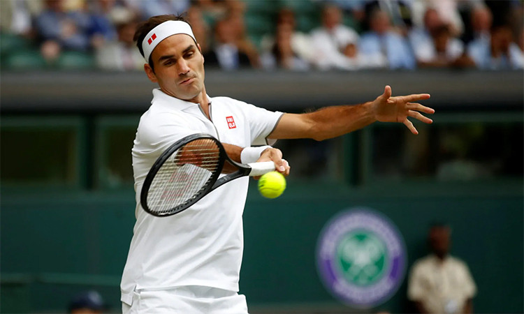 Federer thắng sáu game đỡ bóng trong trận gặp Berrettini. Ảnh: Reuters.