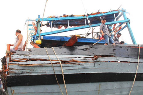Nghệ An: Bị dây tời trên tàu cá văng trúng, một ngư dân tử vong