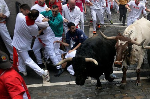 Chuyển động thế giới 10/7: Kinh hoàng Lễ hội rượt bò San Fermin ở Tây Ban Nha