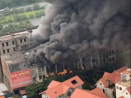 Cháy lớn ở khu biệt thự Thiên đường Bảo Sơn